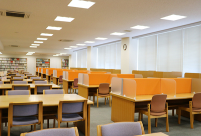 図書館に個別学習スペースが増設されました