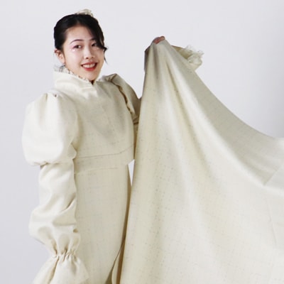 尾州の職人とコラボし、オリジナルの布を開発してもらい衣装を製作。