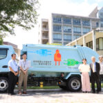 学生がラッピングデザイン！県下初「ＥＶごみ収集車」お披露目【ライフスタイル学科】